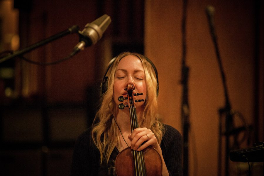 Shannon Frid Rubin and fiddle photo