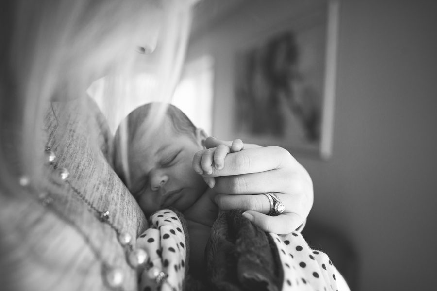 newborn at home documentary photography nelva minnetonka016