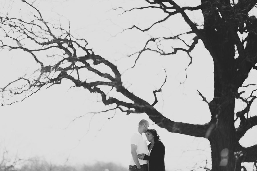 Carver Park outdoor engagement photography candid009