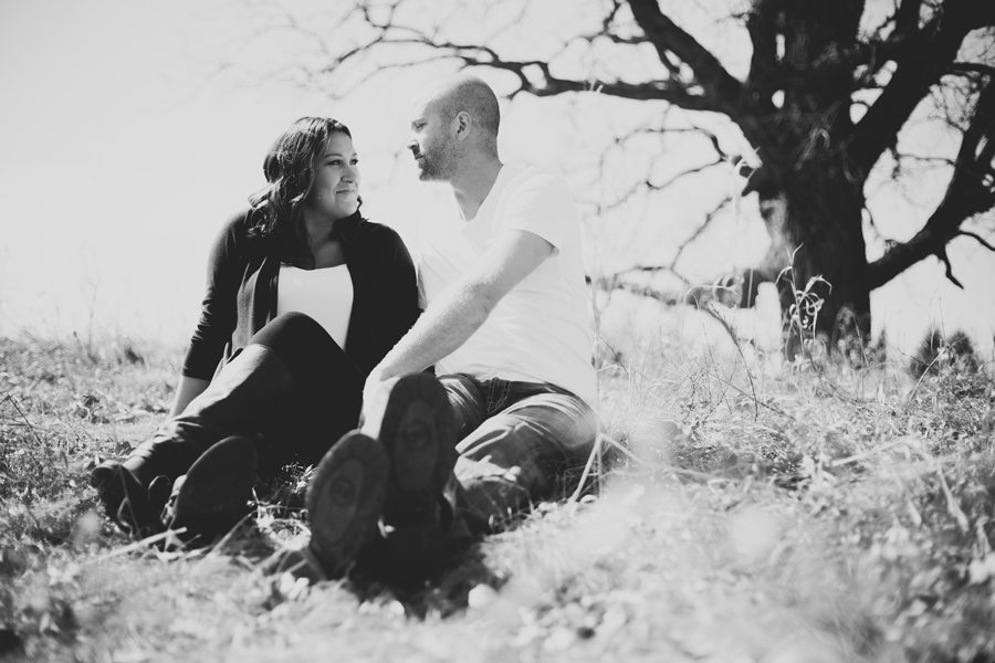 Carver Park outdoor engagement photography candid018