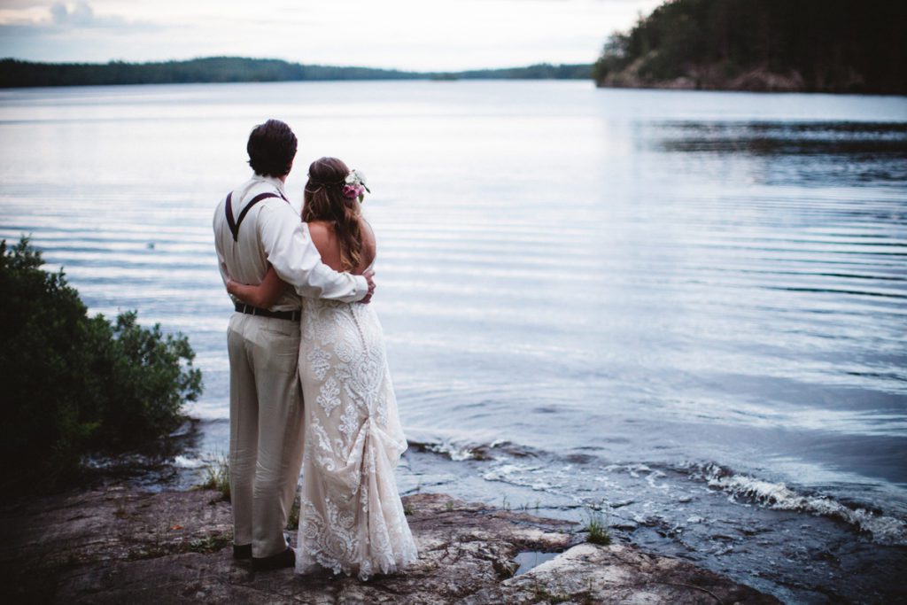 northern-minnesota-lakeside-wedding