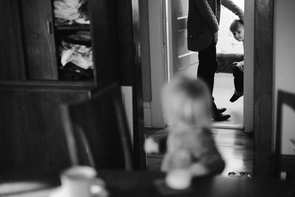 at home candid documentary family photographer minneapolis kids creative los angeles