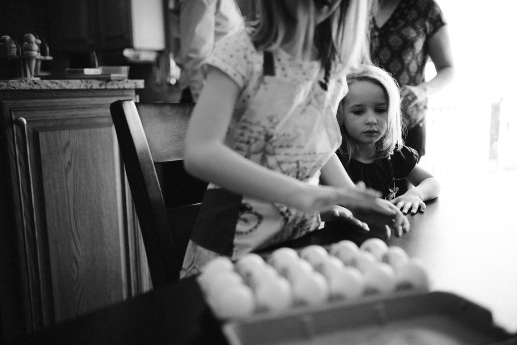 Easter family photos egg coloring candid fun photography audrey